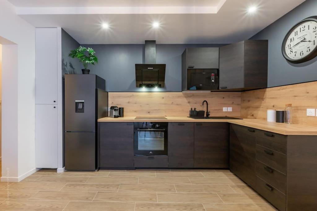 Factory's 49 - ¶Disney & PARIS⁋ - Housity