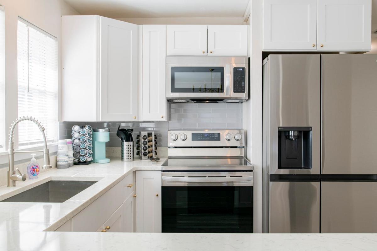 House in Mobile Newly Renovated! Quiet & Centrally Located! - Housity