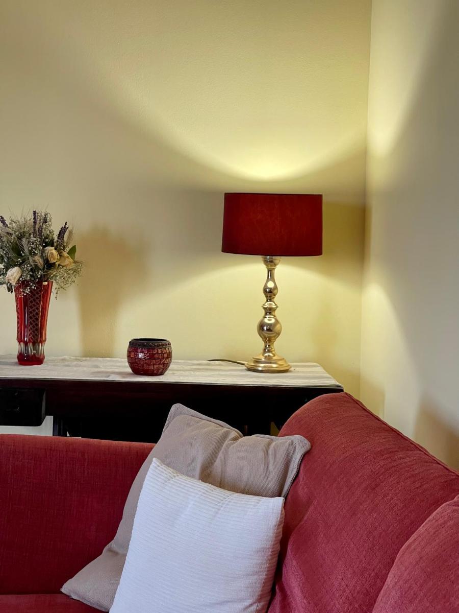 Lefkandi Family House - Housity