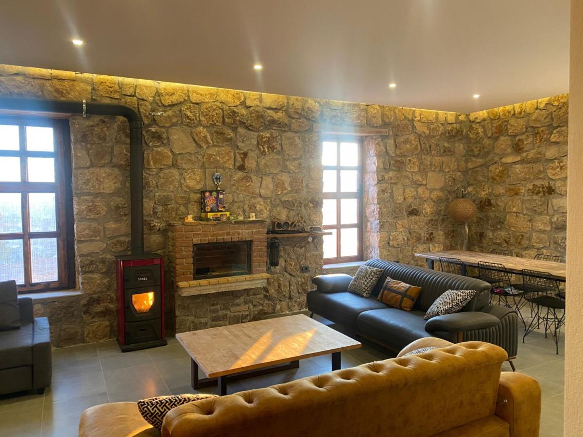 Lovely Stonehouse with Pool and Backyard in Izmir - Housity