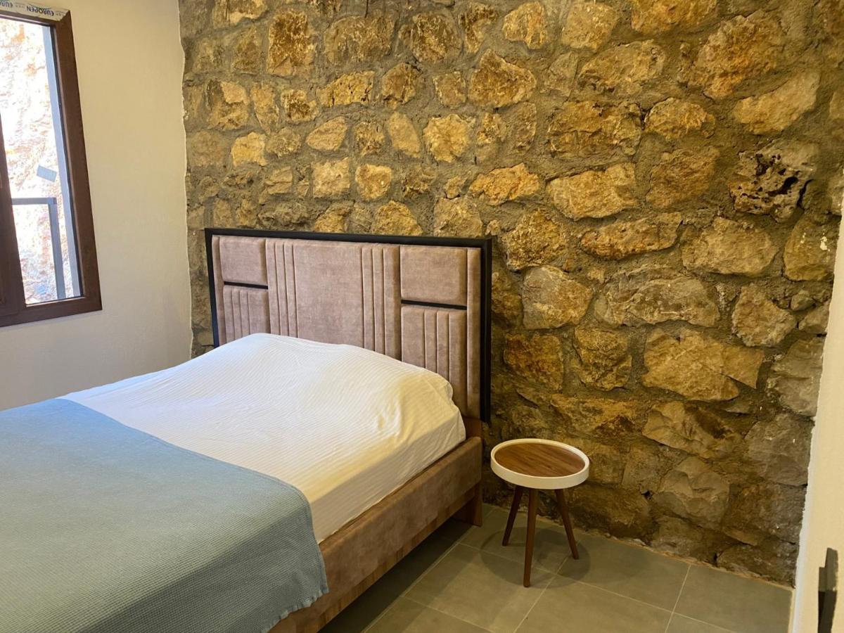 Lovely Stonehouse with Pool and Backyard in Izmir - Housity