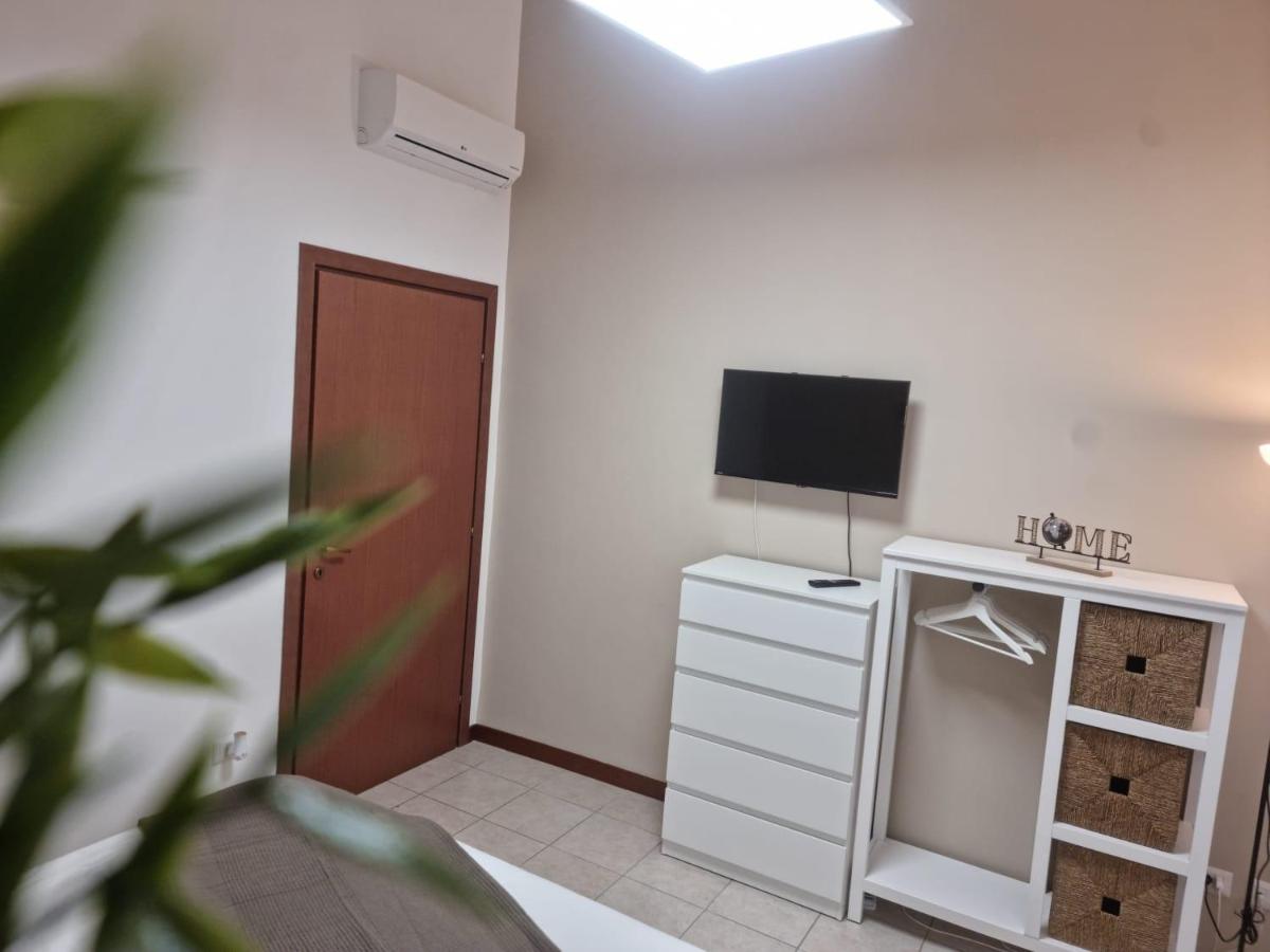 Laura Four - Housity