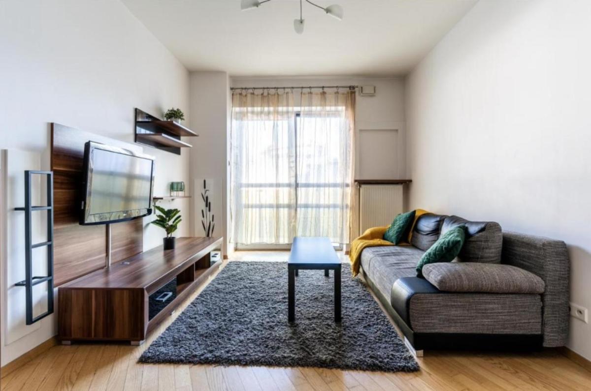 Golden Apartments Warsaw - Big and Bright Apartment in Platinum Towers- Browary- Grzyb61A - Housity