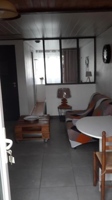 T1 à 10 minutes de la Rochelle - Housity