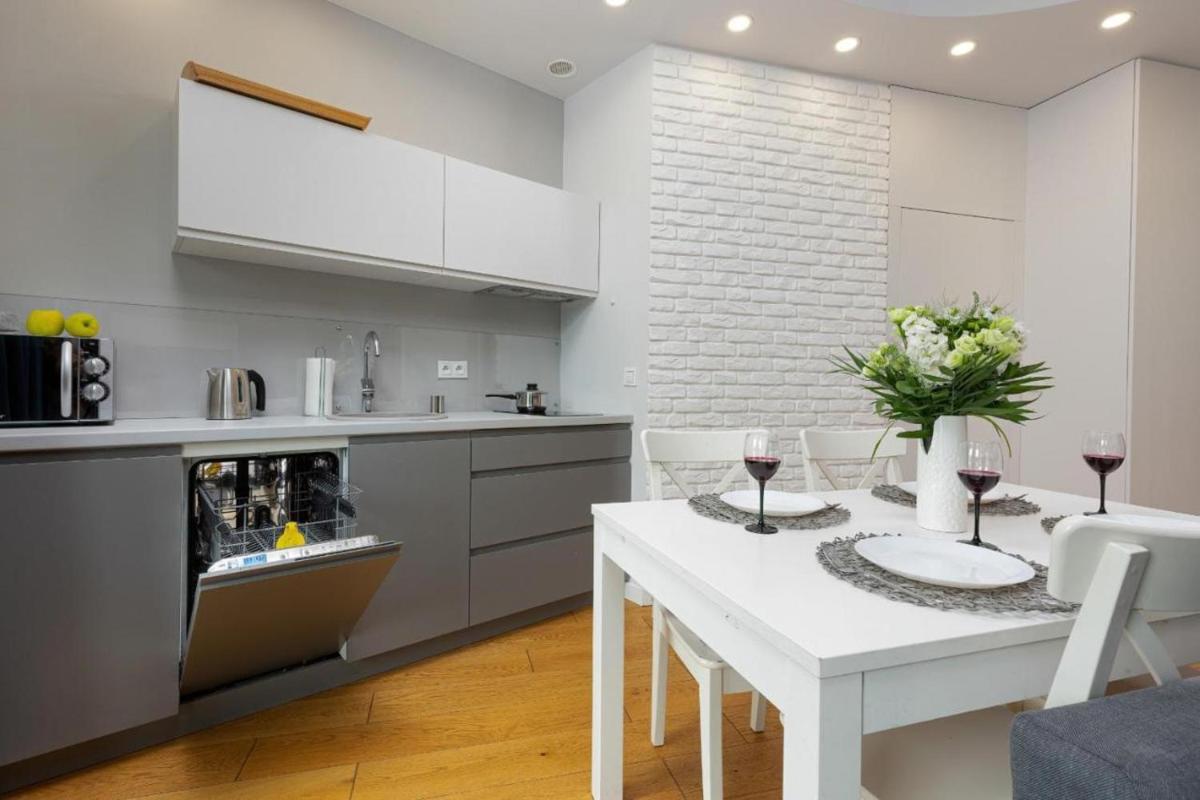 Suitetrails - Modern apartment with balcony near Hilton