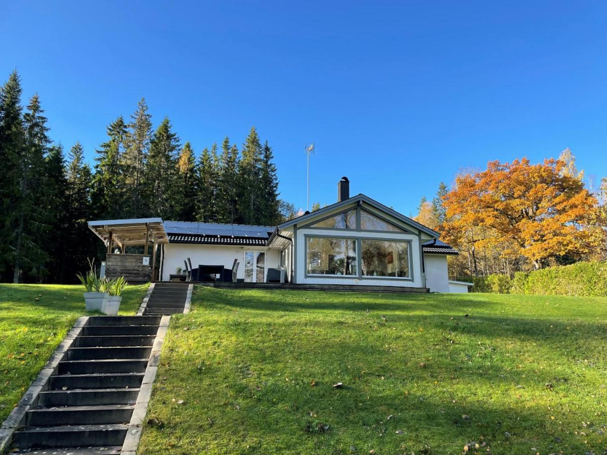 Lovely holiday home with its own lake plot and panoramic view of Rasjon - Housity