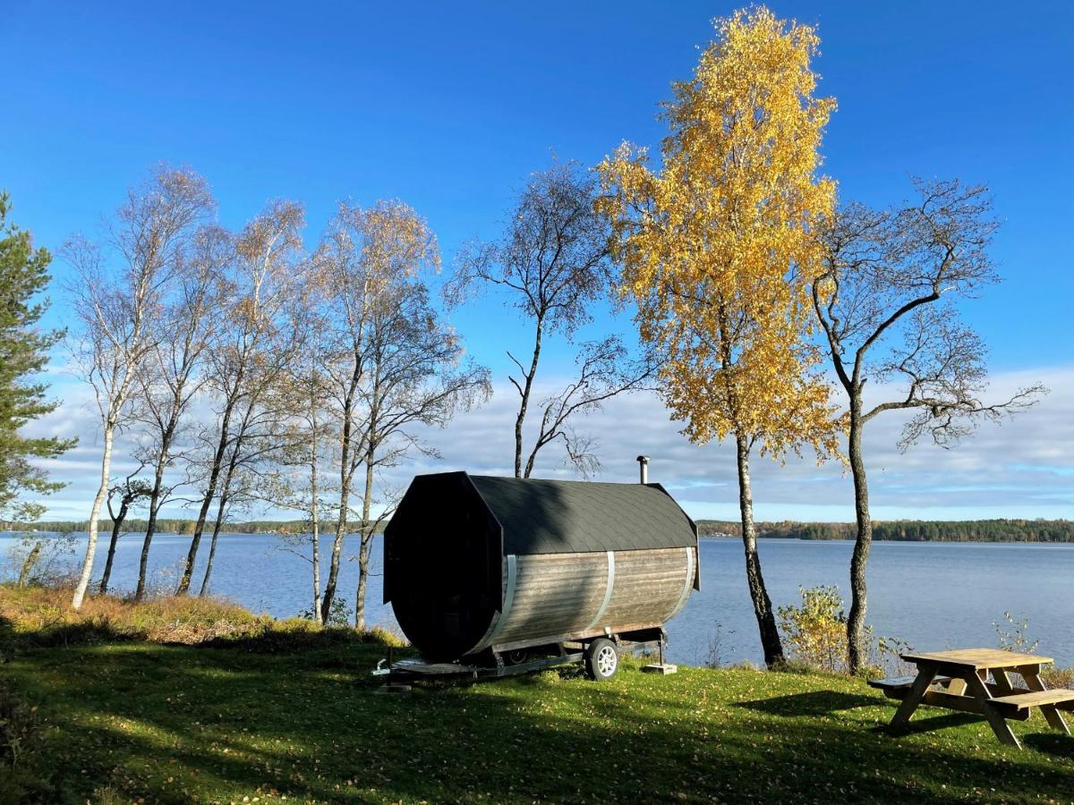 Lovely holiday home with its own lake plot and panoramic view of Rasjon - Housity