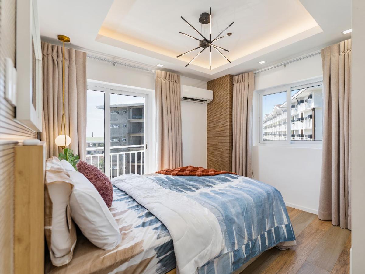 537 AMANI LUXURY SUITE, 3 Minutes to Airport,with Gym & Pool, FAST WI-FI, Free Netflix - Housity