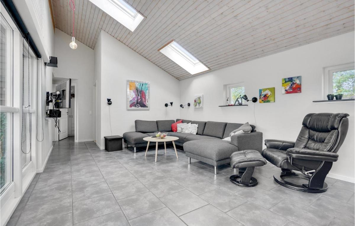 Four-Bedroom Holiday Home In Tarm - Housity