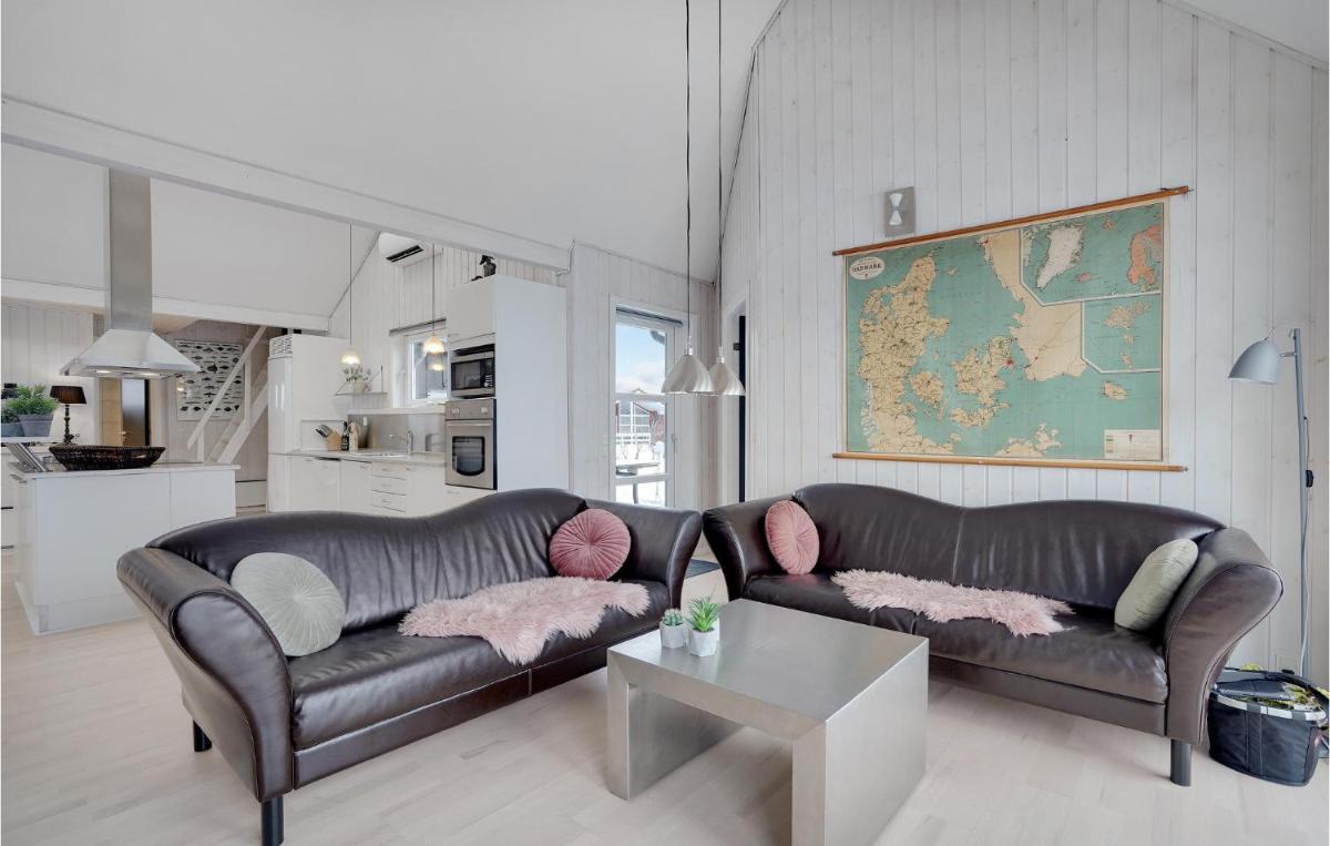 Four-Bedroom Holiday Home In Tarm - Housity