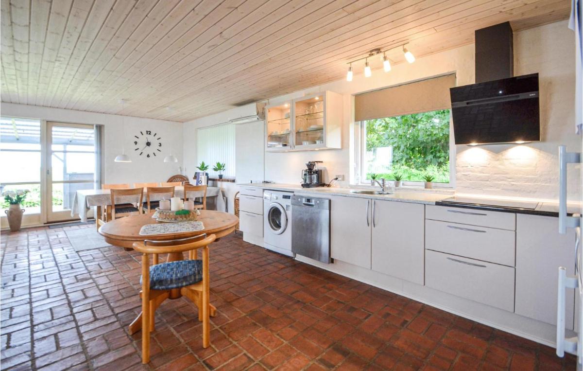 Cozy Home In Vinderup With House Sea View - Housity