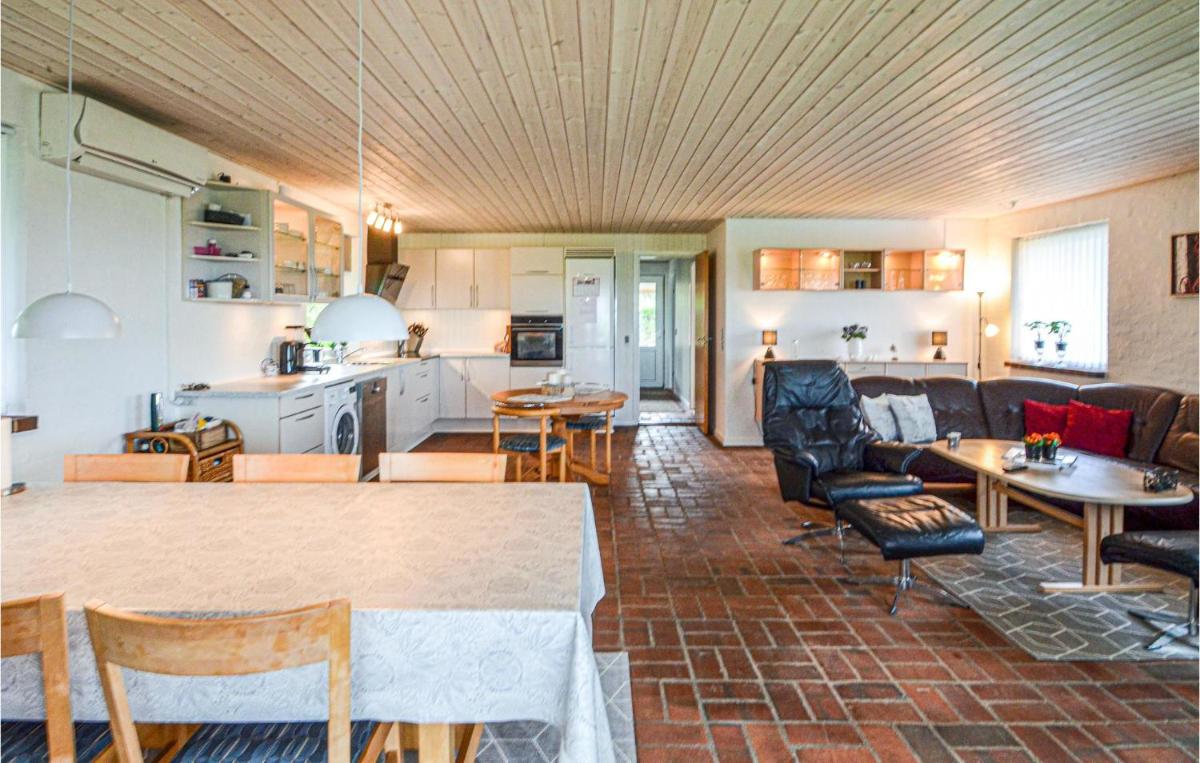 Cozy Home In Vinderup With House Sea View - Housity