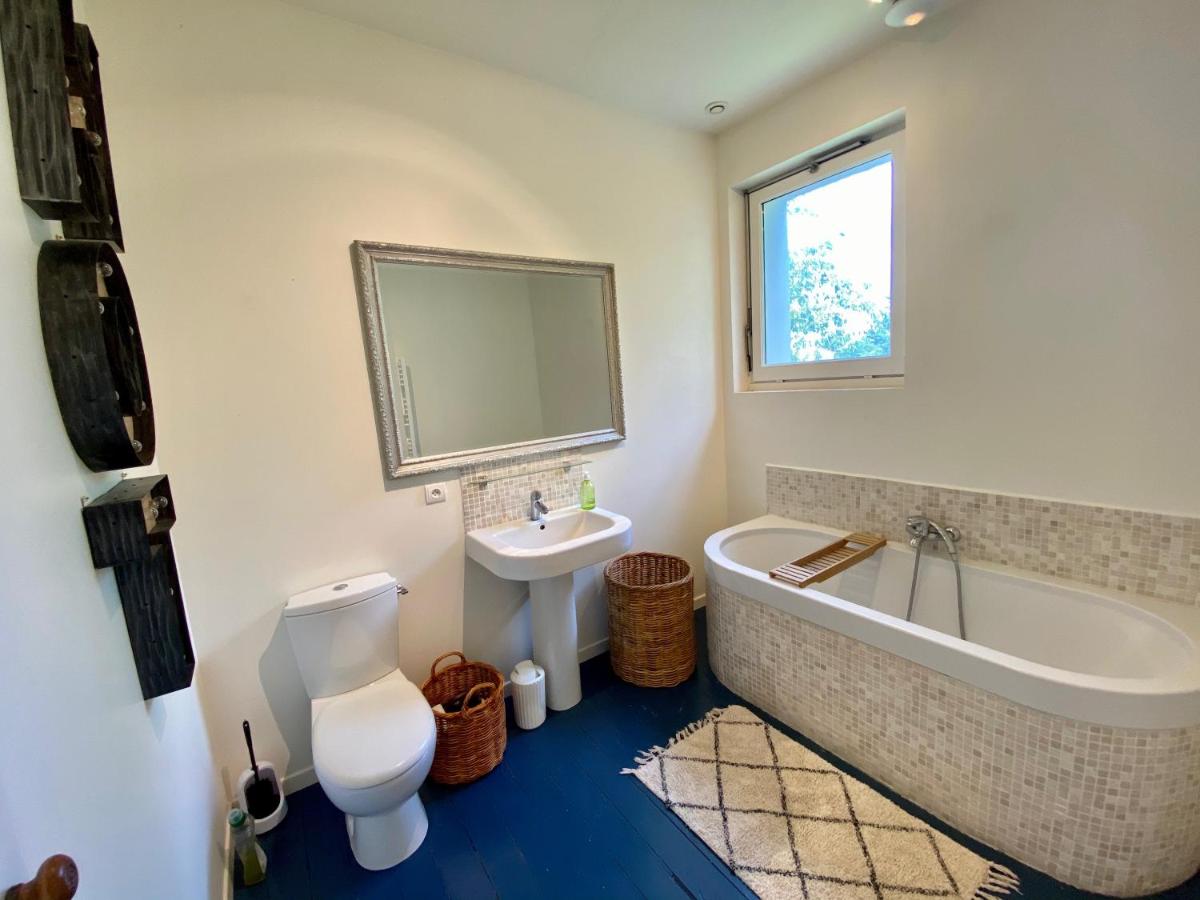 Magnifique maison en pierre avec belle piscine - Housity