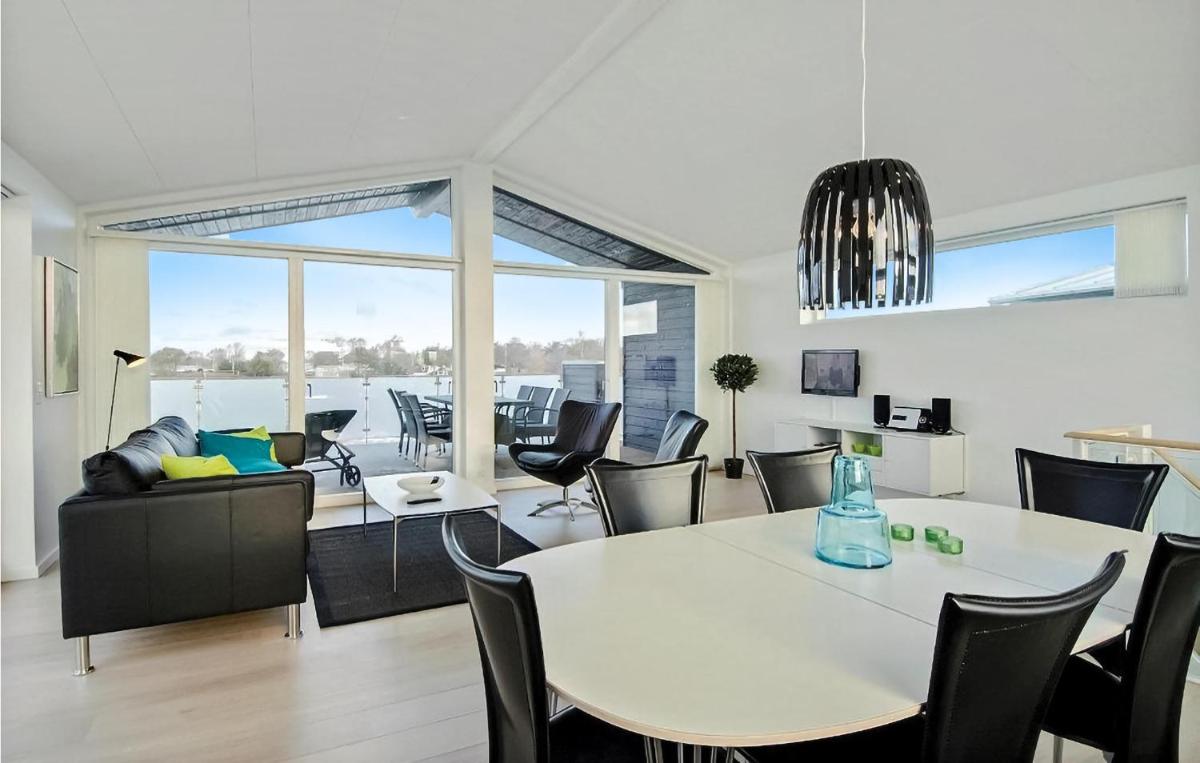 Holiday Home Kæreng - Housity