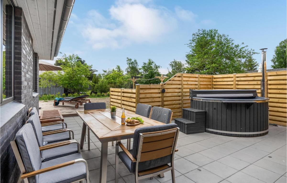 Cozy Home In Juelsminde With Wifi - Housity