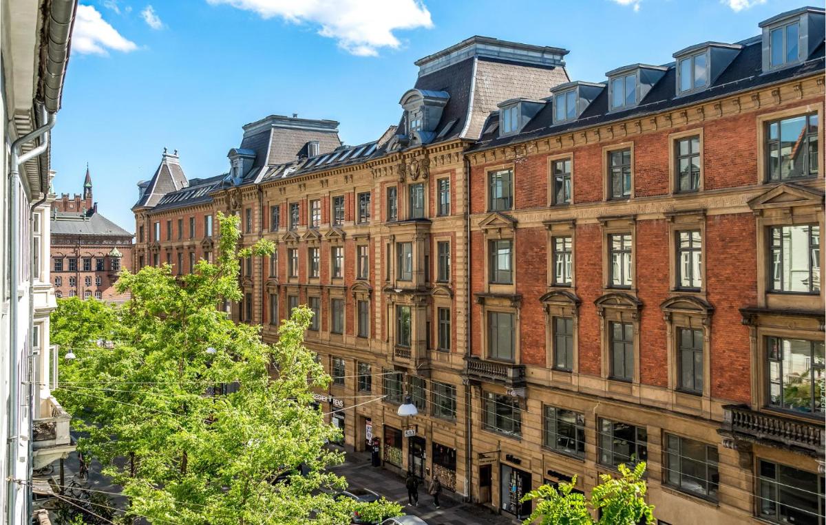 Stunning apartment in Kbenhavn K with WiFi and 2 Bedrooms - Housity