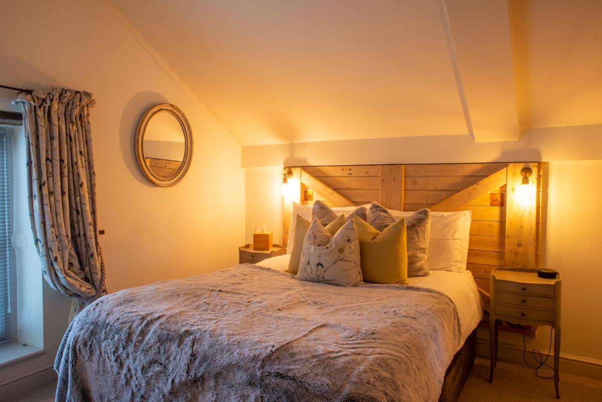 Trap House Ditcheat - Housity