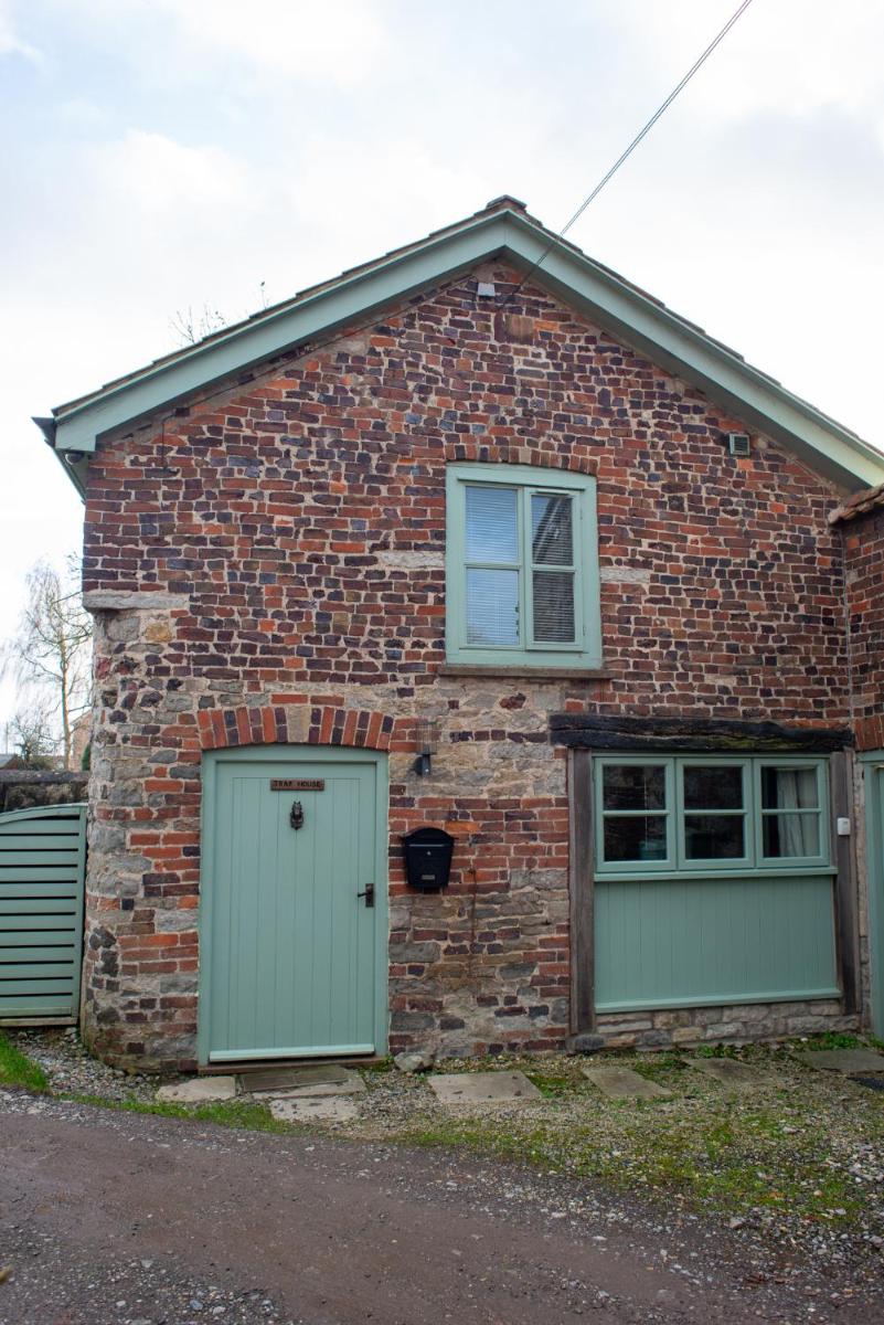 Trap House Ditcheat - Housity