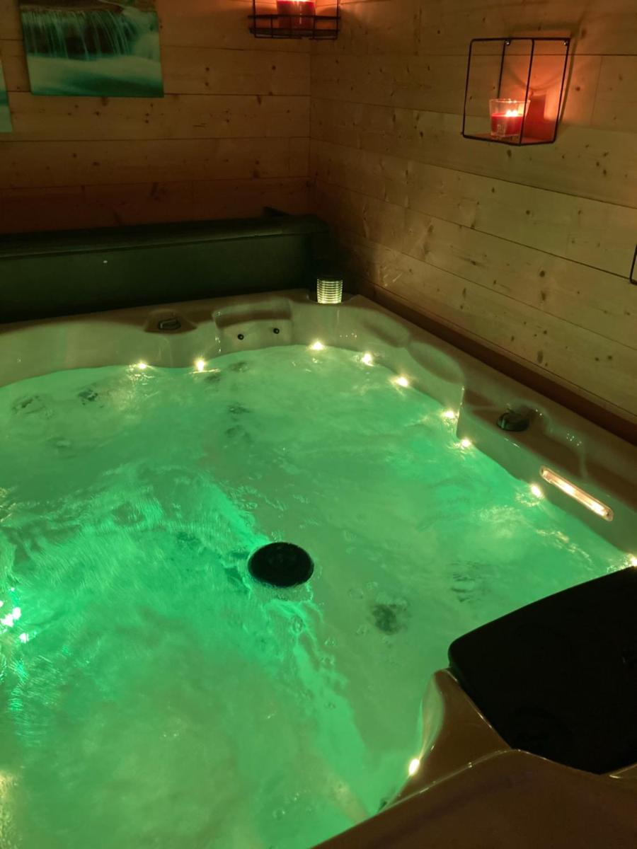 HOUDARLING CHALET en option Hammam Sauna Jacuzzi Privatif - Housity