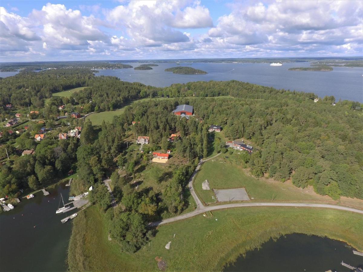Spacious holiday home with sea view in Vaxholm - Housity
