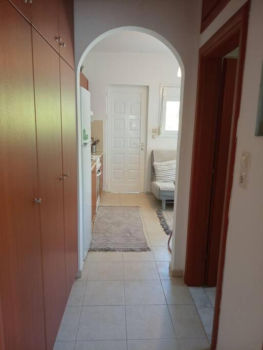 Sunny mountain view apartment with free parking - Housity