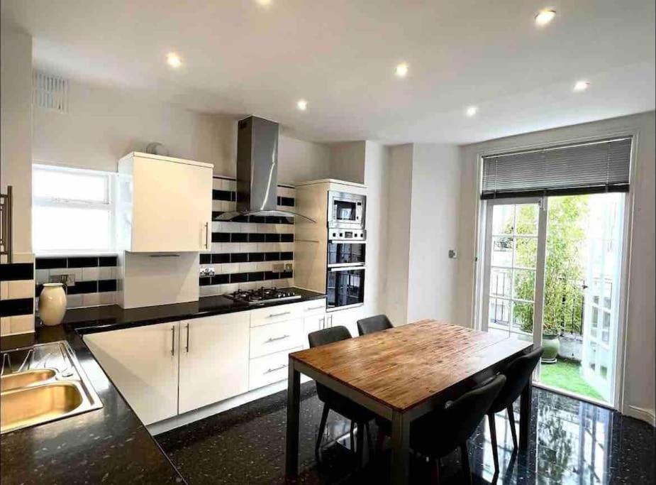 Stunning Flat in South Ken with private patio - Housity