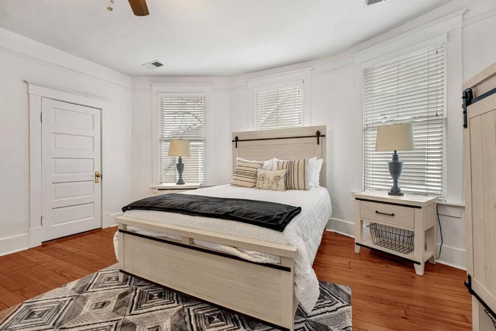Exquisite two-story home located in Midtown - Housity