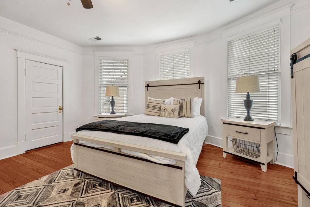 Exquisite two-story home located in Midtown - Housity