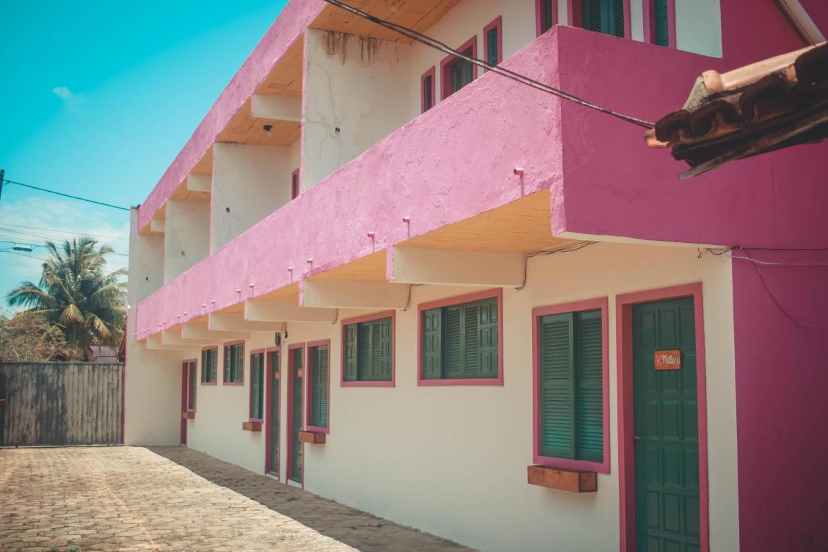 Vila da Flor - Acomodações a 50 mts da praia - Housity