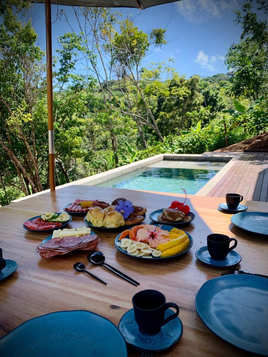 Modern jungle villa e piscina - Housity