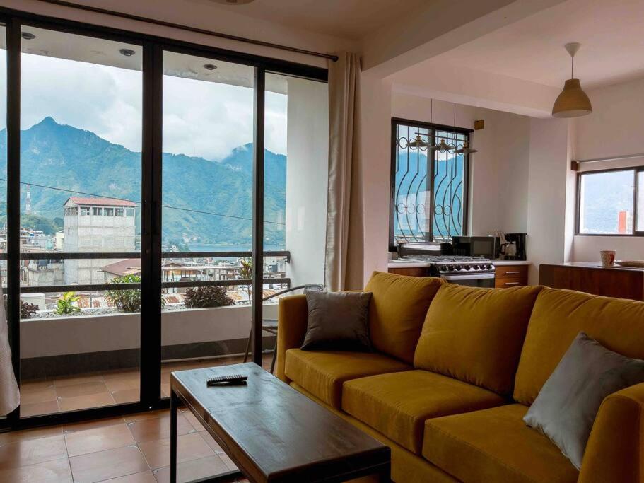 Suitetrails - Midtown Studio Apartment with 360 rooftop