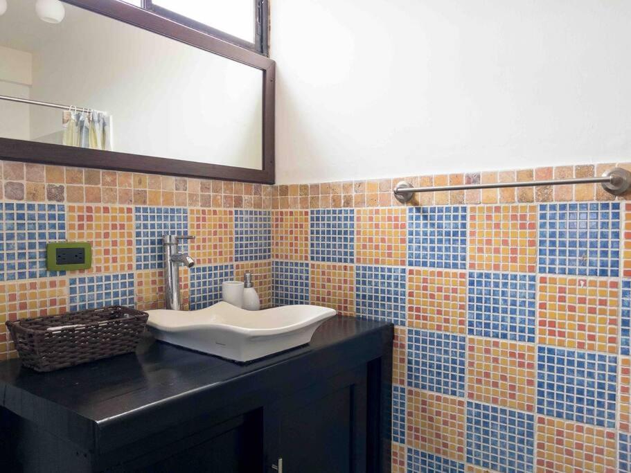Suitetrails - Midtown Studio Apartment with 360 rooftop