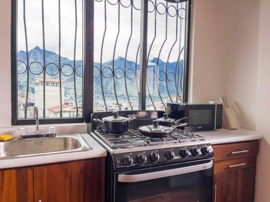 Suitetrails - Midtown Studio Apartment with 360 rooftop