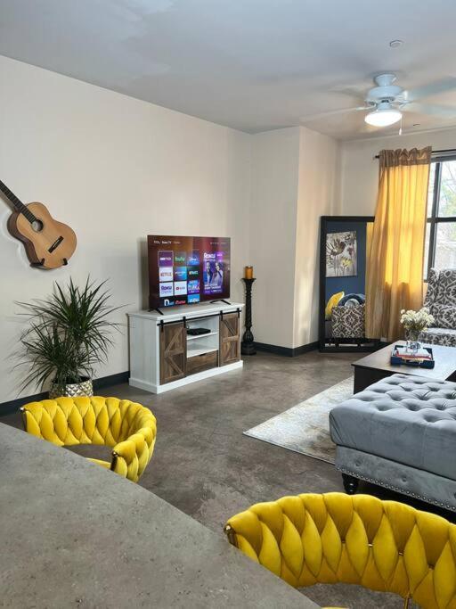 Luxury Midtown Flats near Downtown Memphis & FedEx Forum - Housity