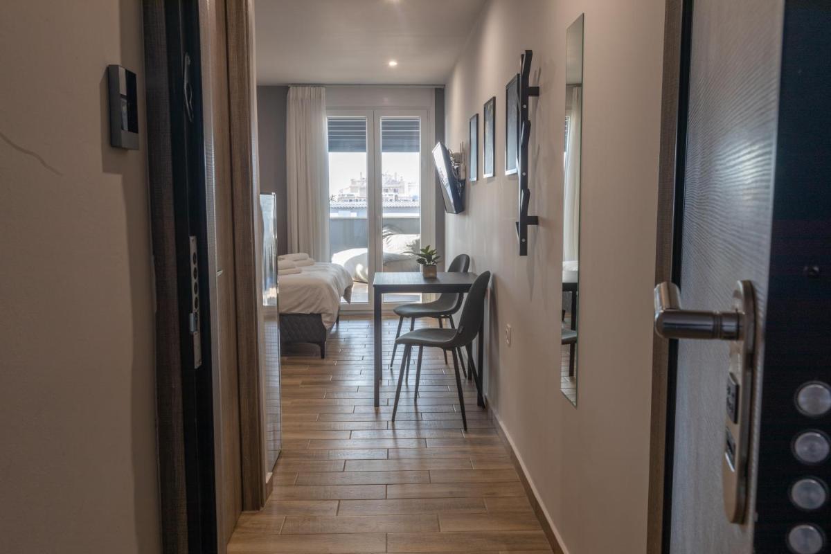 Suitetrails - Raise Athens Metro Apartments