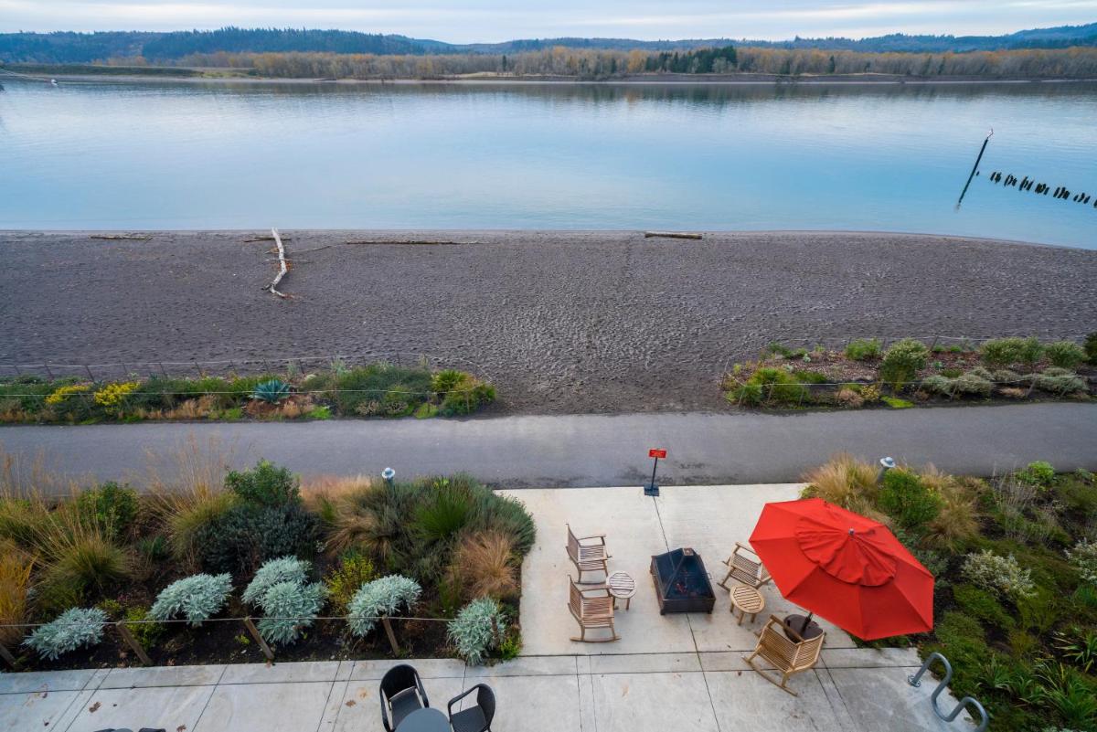 McMenamins Kalama Harbor Lodge - Housity