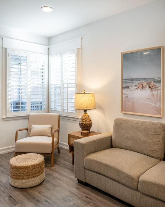 Jacuzzi+Game Room+Backyard Oasis! *5min to SoFi!* - Housity