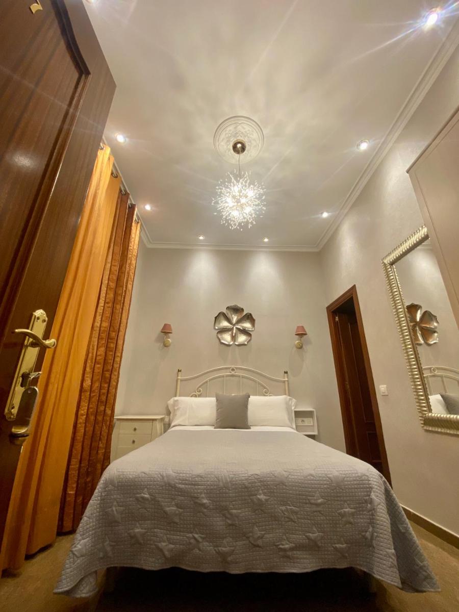 Hostal Orleans - Housity