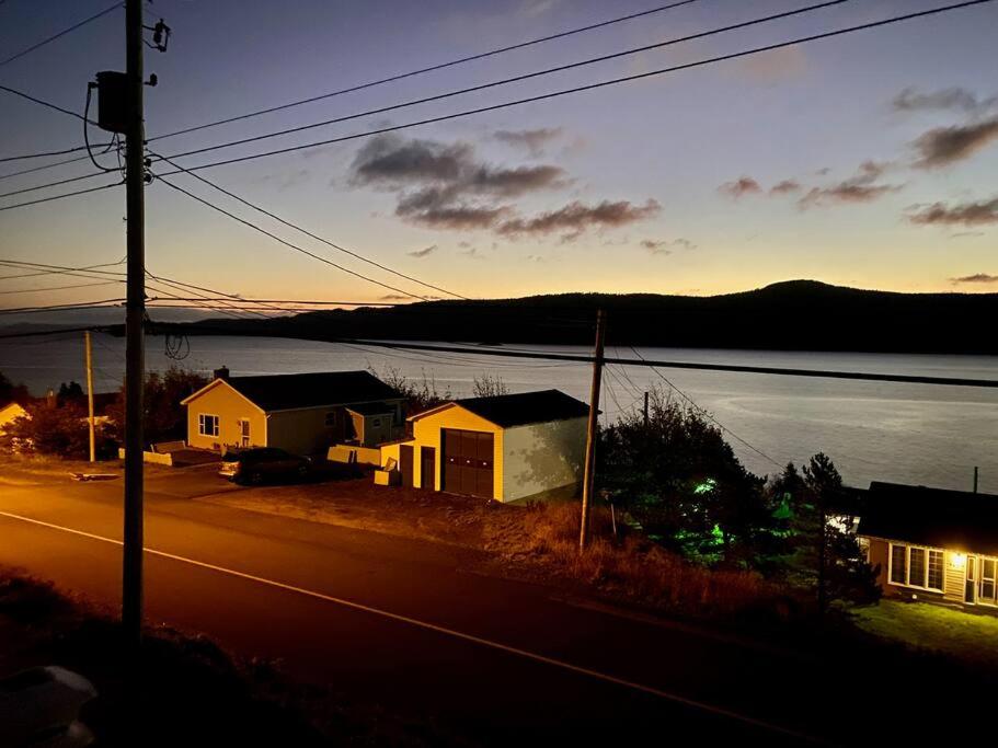 Suitetrails - Beautiful, oceanview home in idyllic outport