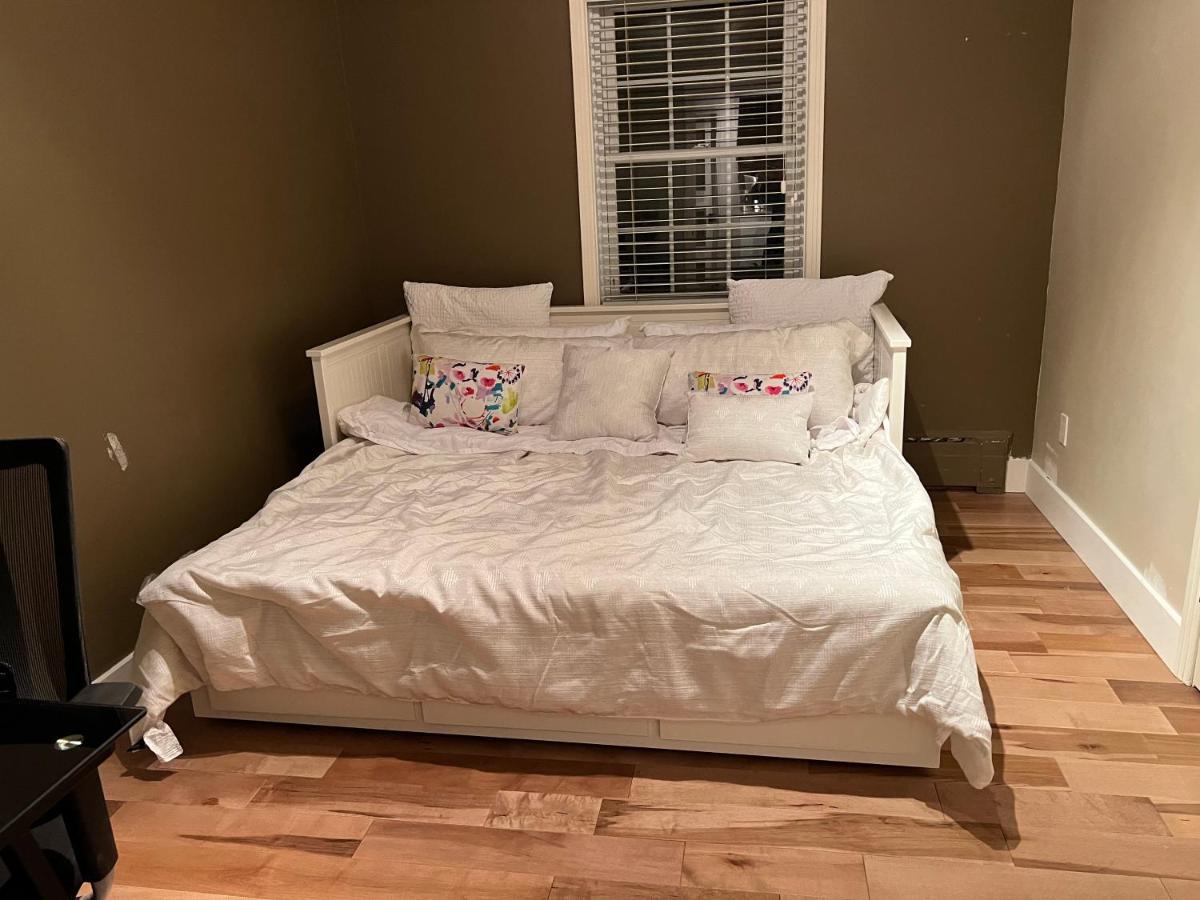 Amazing 3 bedrooms place with indoor fireplace 10 min to downtown MTL - Housity