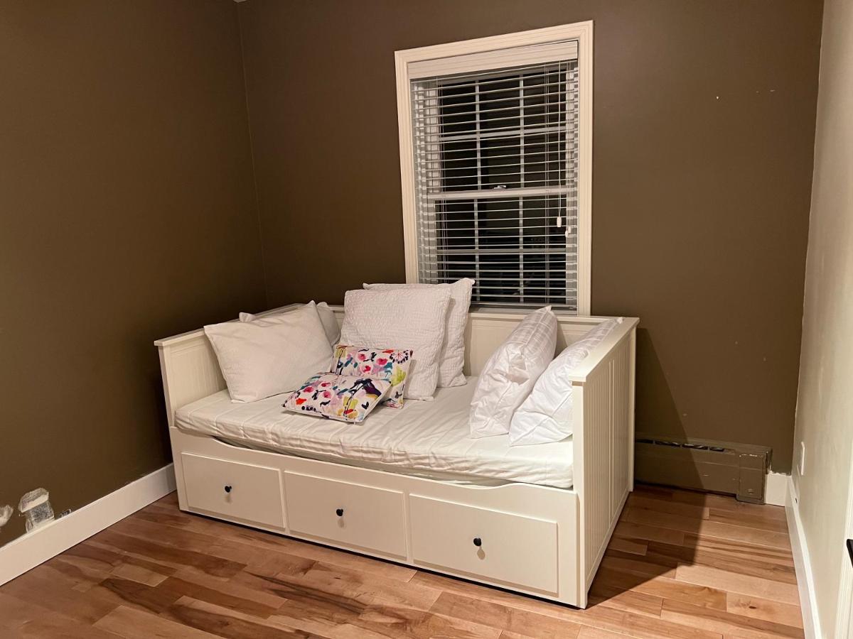 Amazing 3 bedrooms place with indoor fireplace 10 min to downtown MTL - Housity