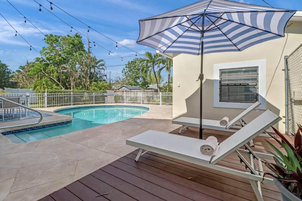 House w/ heated pool in Naples 5 min to beach - Housity