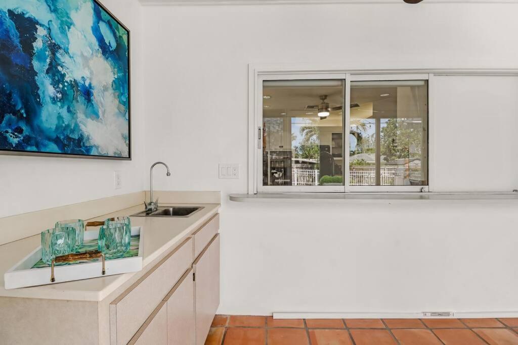 House w/ heated pool in Naples 5 min to beach - Housity