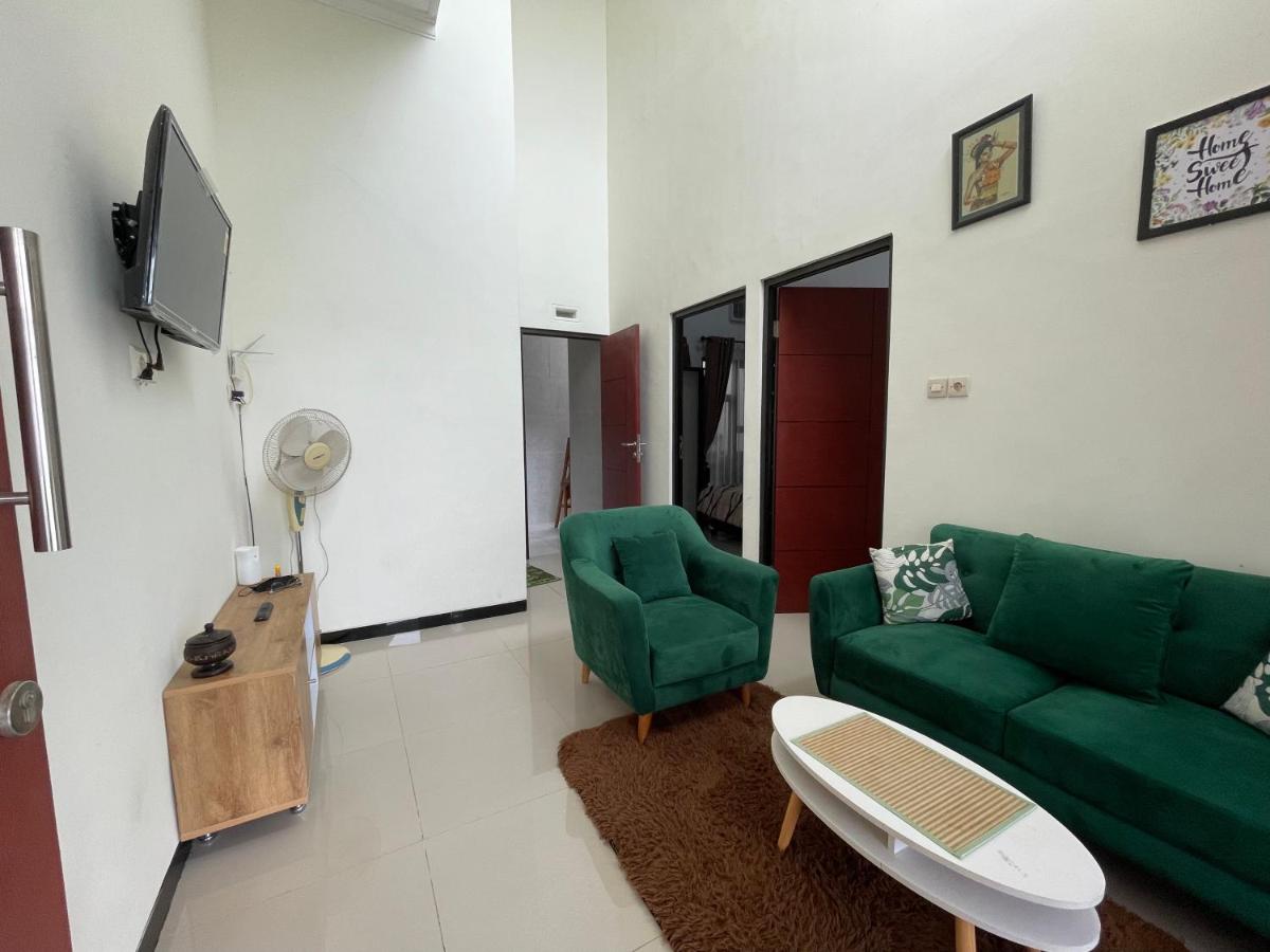 Suitetrails - Villa Strategis di Malang View Pegunungan