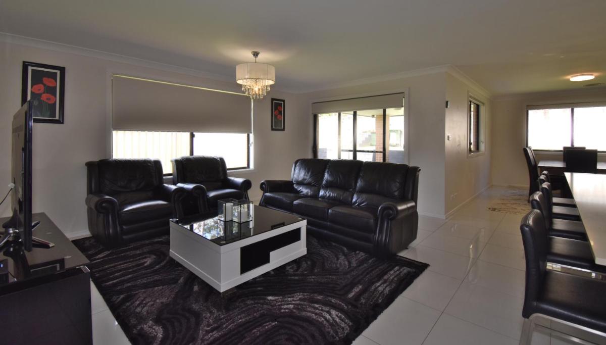 Holiday Home in Koonawarra - Housity