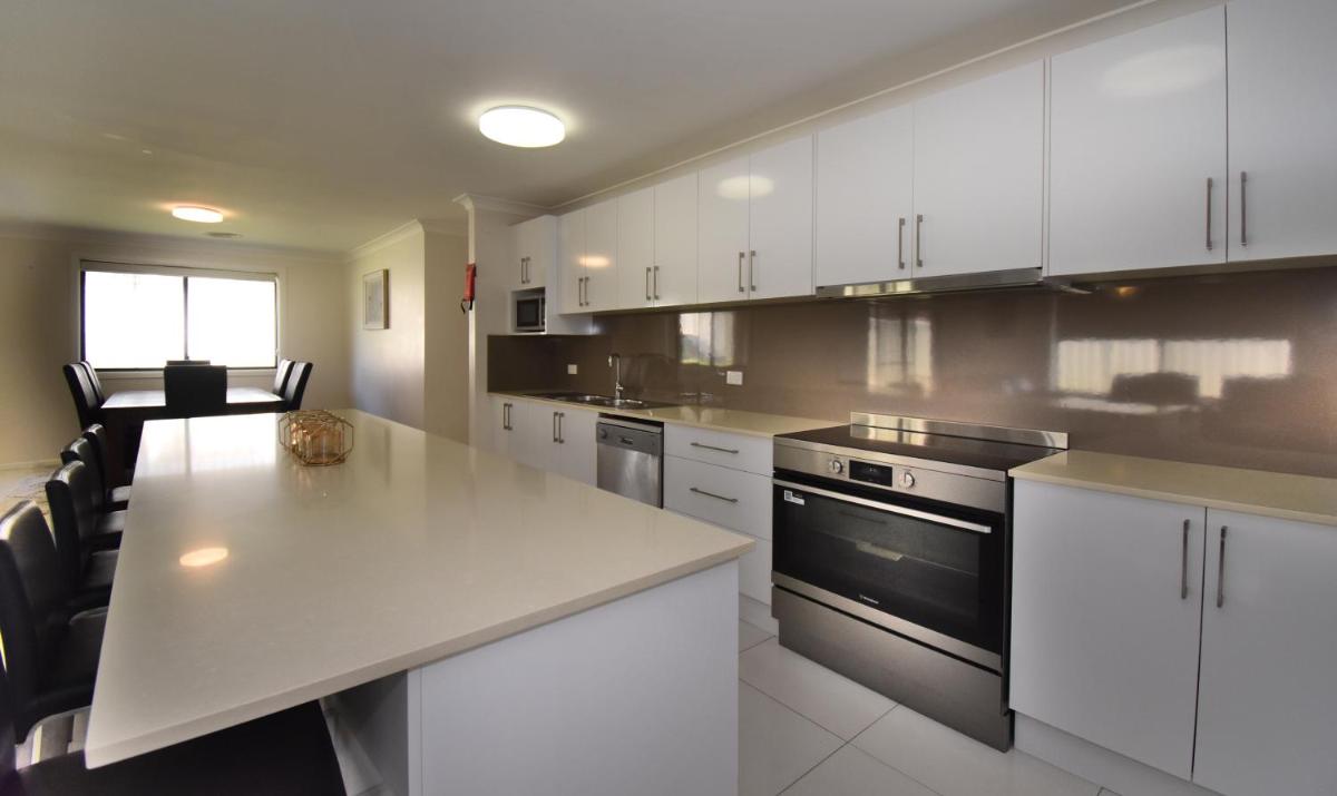 Holiday Home in Koonawarra - Housity
