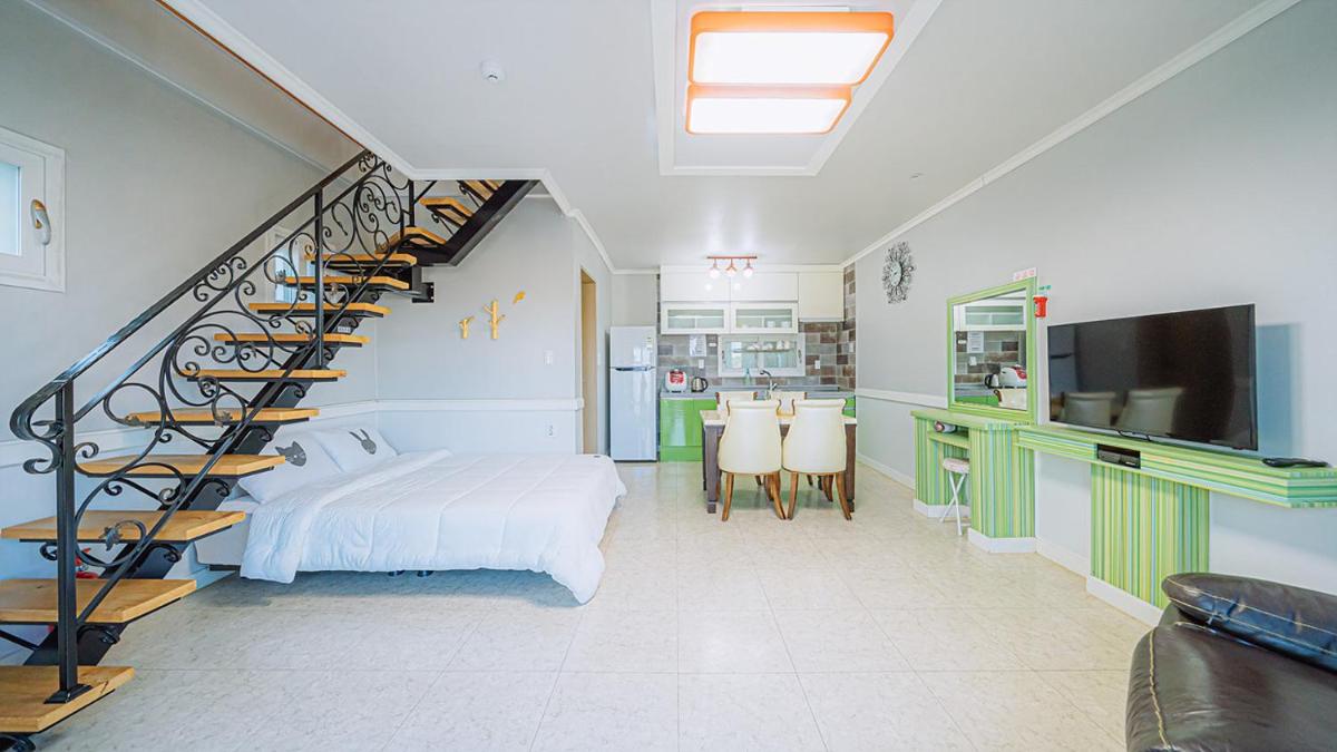 Geojerowa Pension - Housity