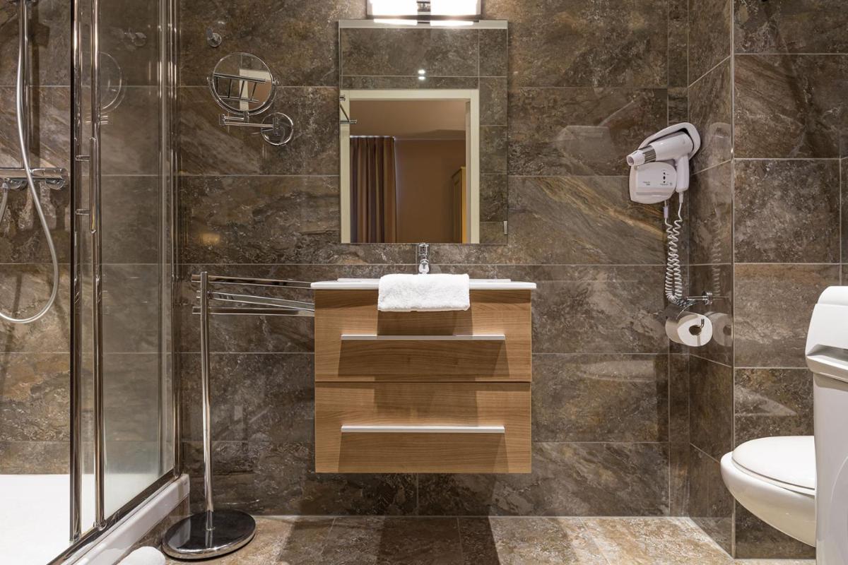 Salle de bains dans l'établissement Hôtel Spa Thermalia