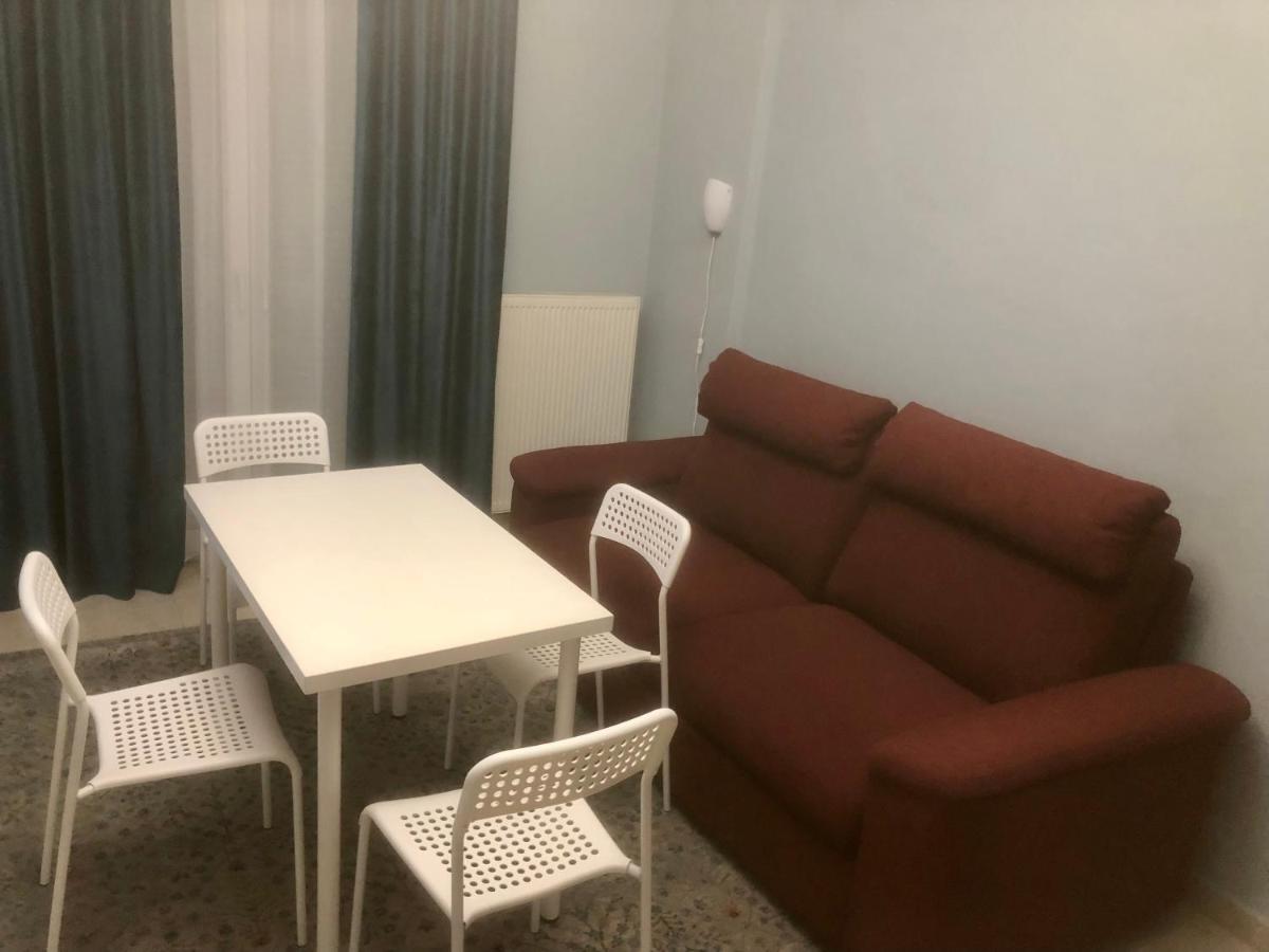 REM One Bedroom Apartment - Housity