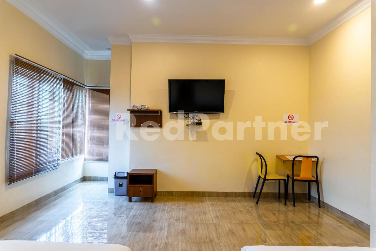 Adam Malik Guesthouse near Regale ICC Medan Mitra RedDoorz - Hizvo
